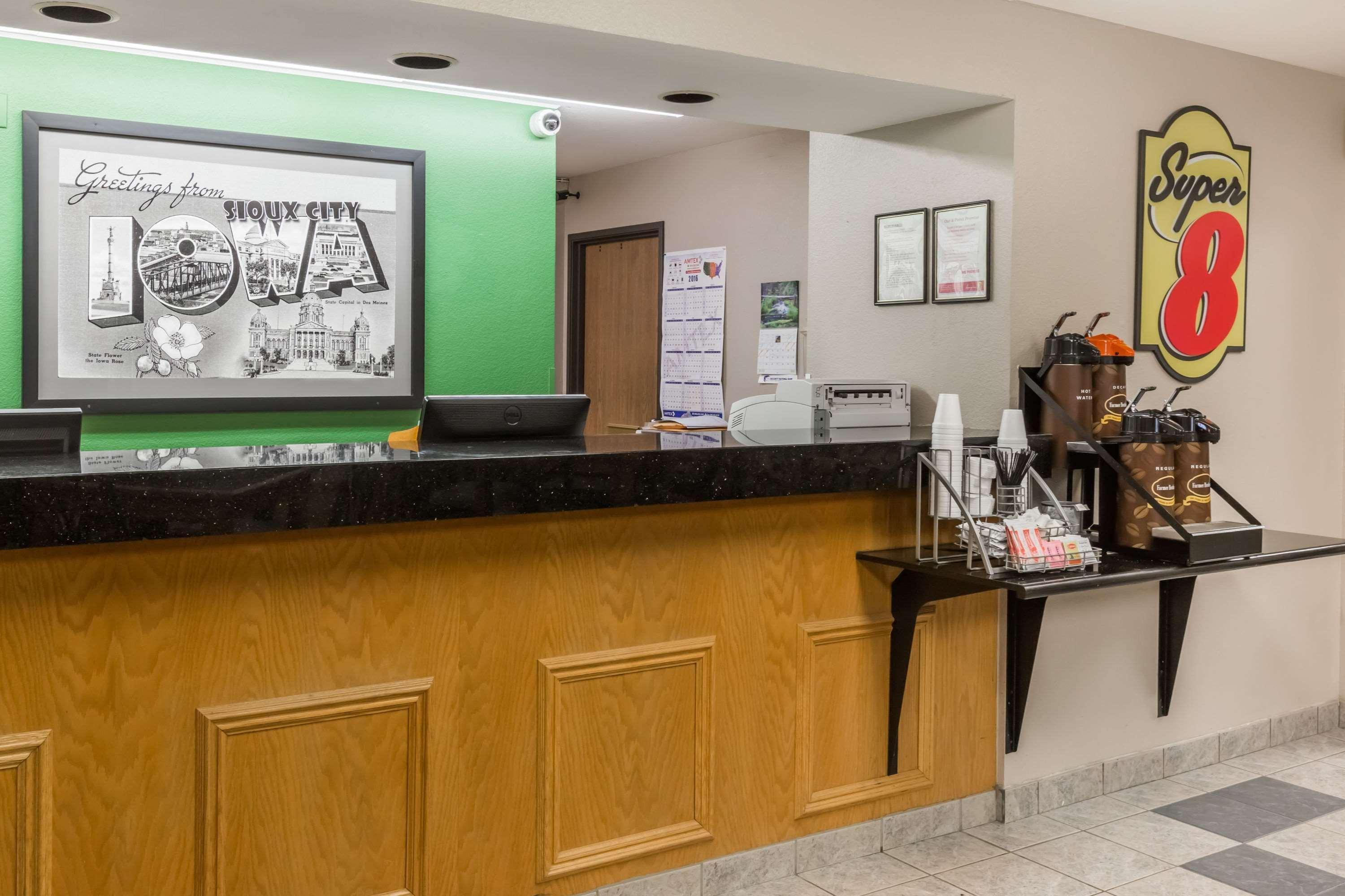 Super 8 By Wyndham Sioux City South Bagian luar foto