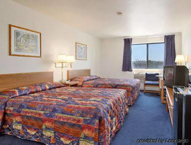 Super 8 By Wyndham Sioux City South Bagian luar foto